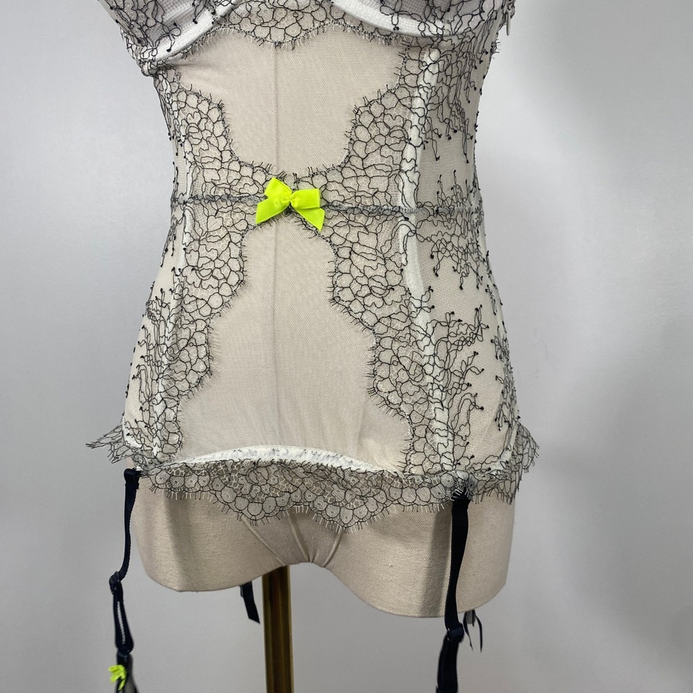 Victoria's Secret 34B White Black Lace Mesh Corset Bustier Lingerie Chemise - Picture 3 of 9
